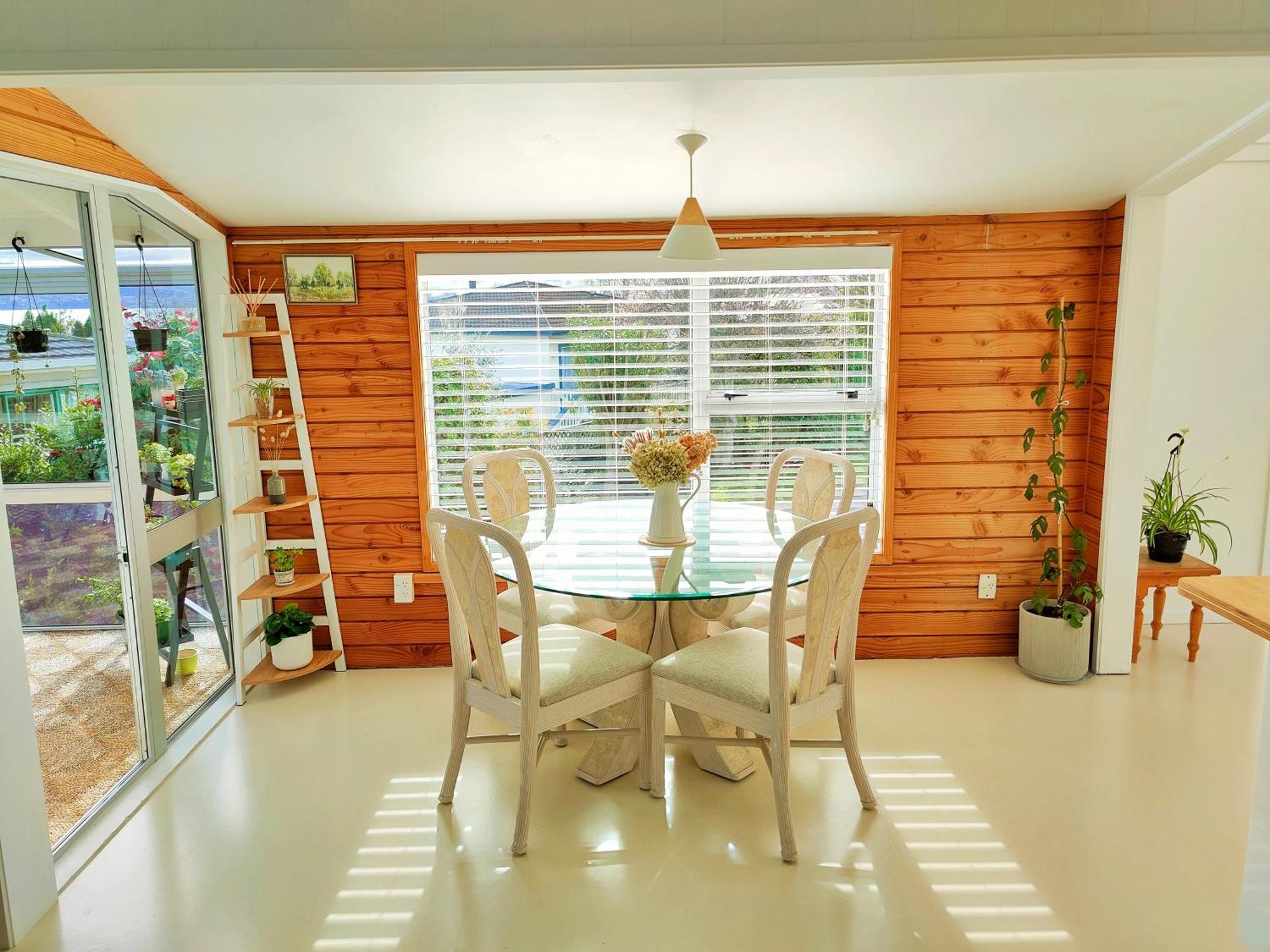 Delight In Birch-Lake View Holiday Home Taupo Bagian luar foto