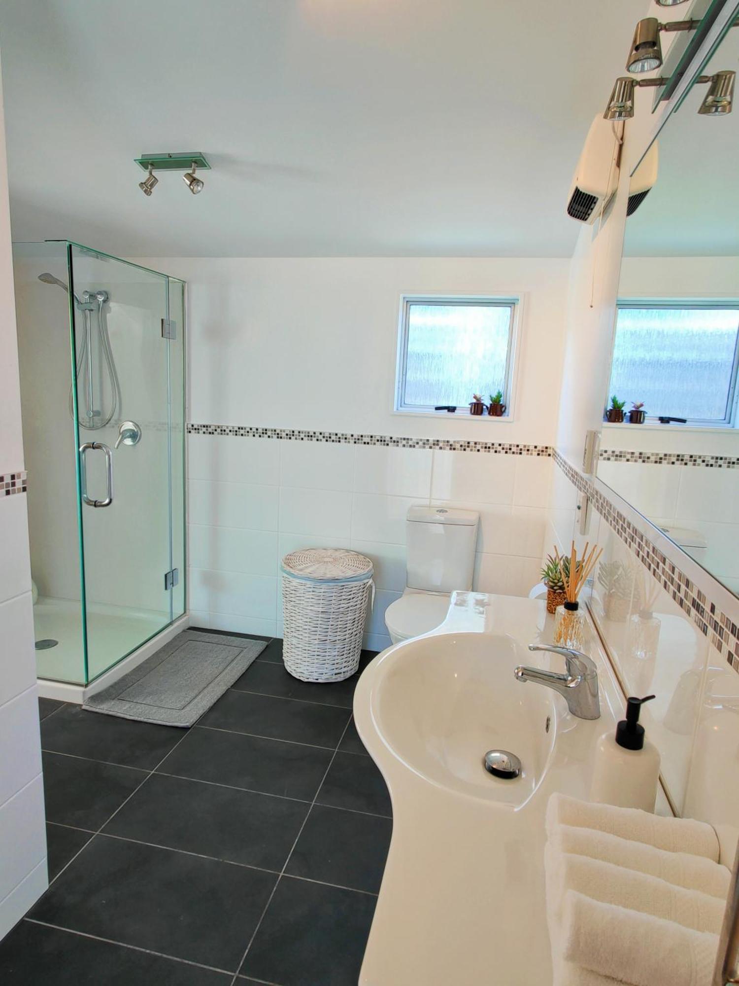 Delight In Birch-Lake View Holiday Home Taupo Bagian luar foto