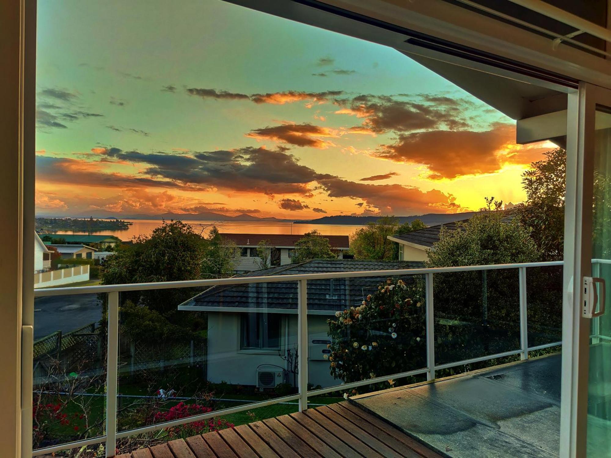 Delight In Birch-Lake View Holiday Home Taupo Bagian luar foto