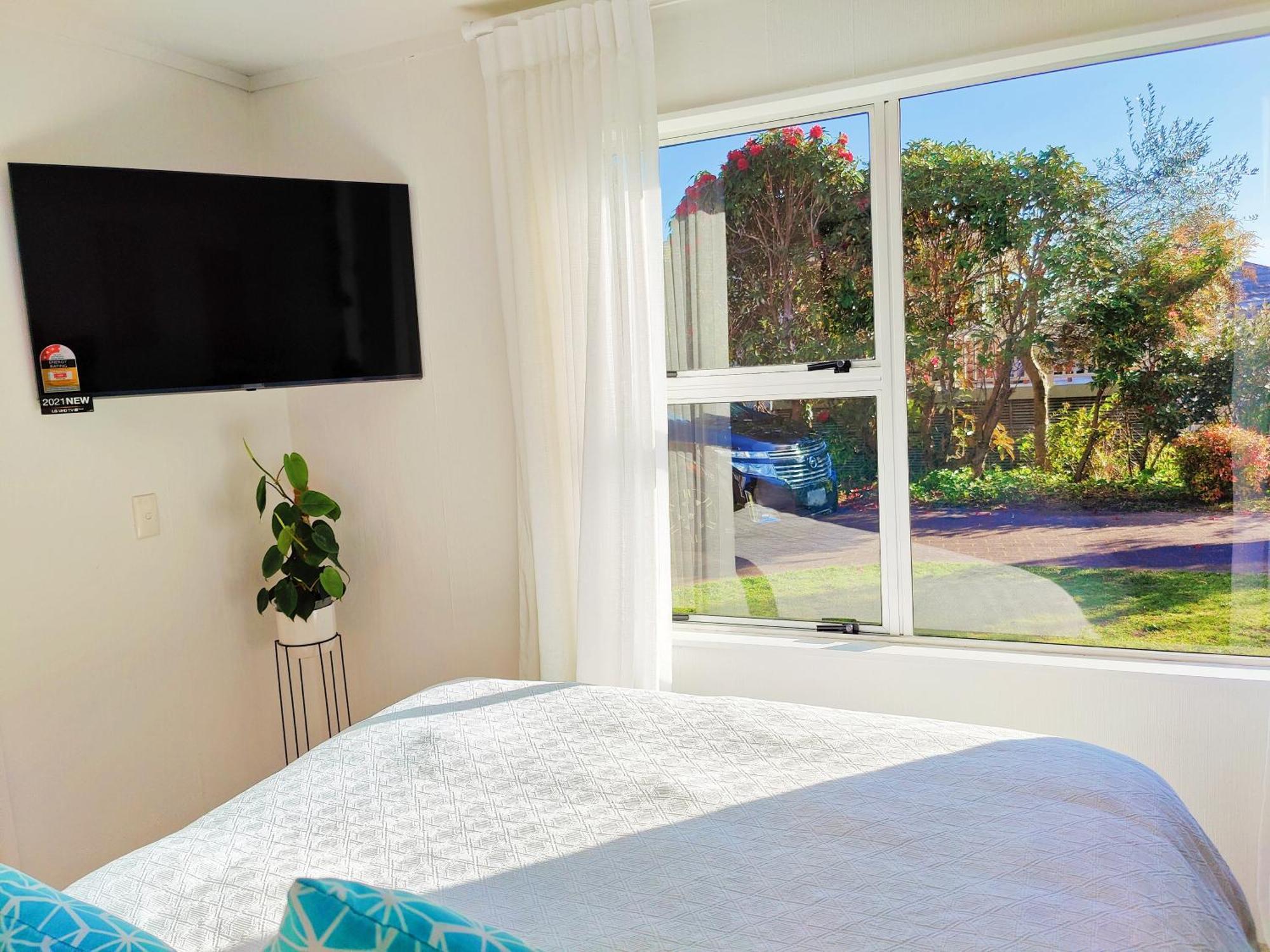 Delight In Birch-Lake View Holiday Home Taupo Bagian luar foto