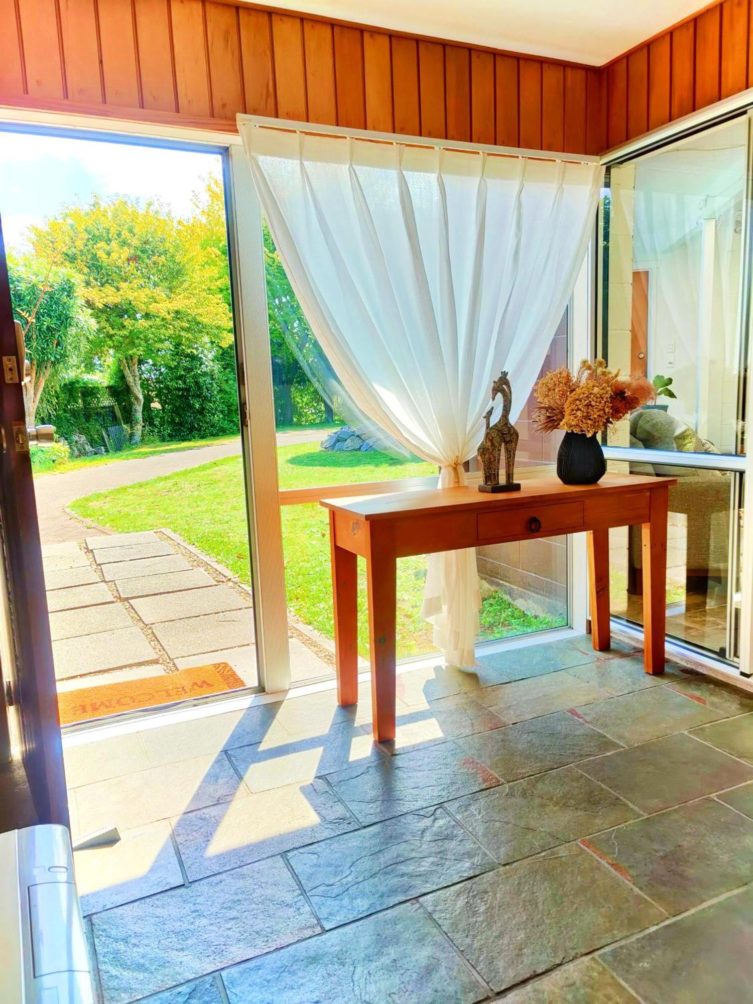 Delight In Birch-Lake View Holiday Home Taupo Bagian luar foto