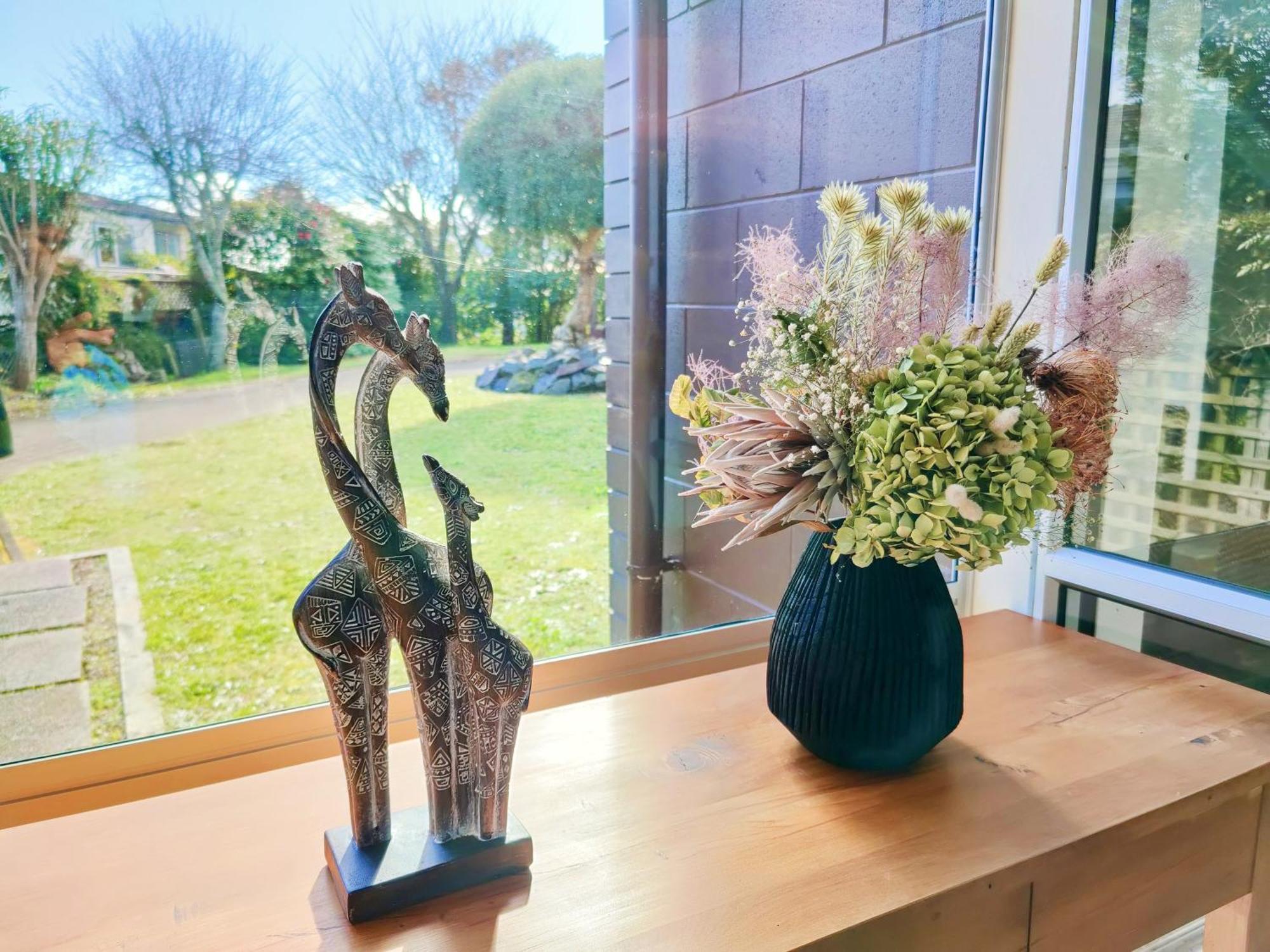 Delight In Birch-Lake View Holiday Home Taupo Bagian luar foto