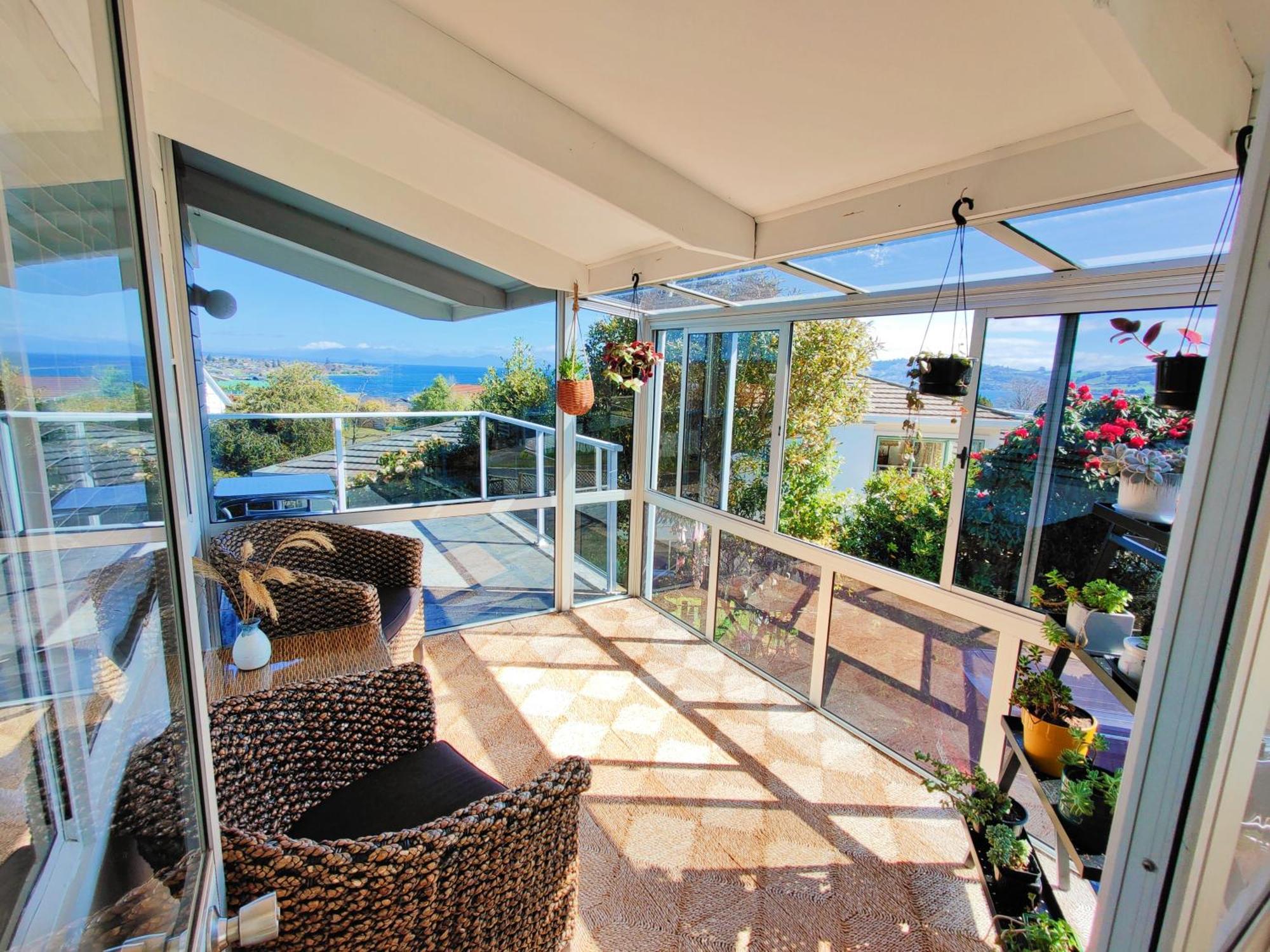 Delight In Birch-Lake View Holiday Home Taupo Bagian luar foto